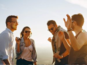 El valor de la amistad en la era digital: ¿Por qué tener amigos mejora nuestra salud física y mental?